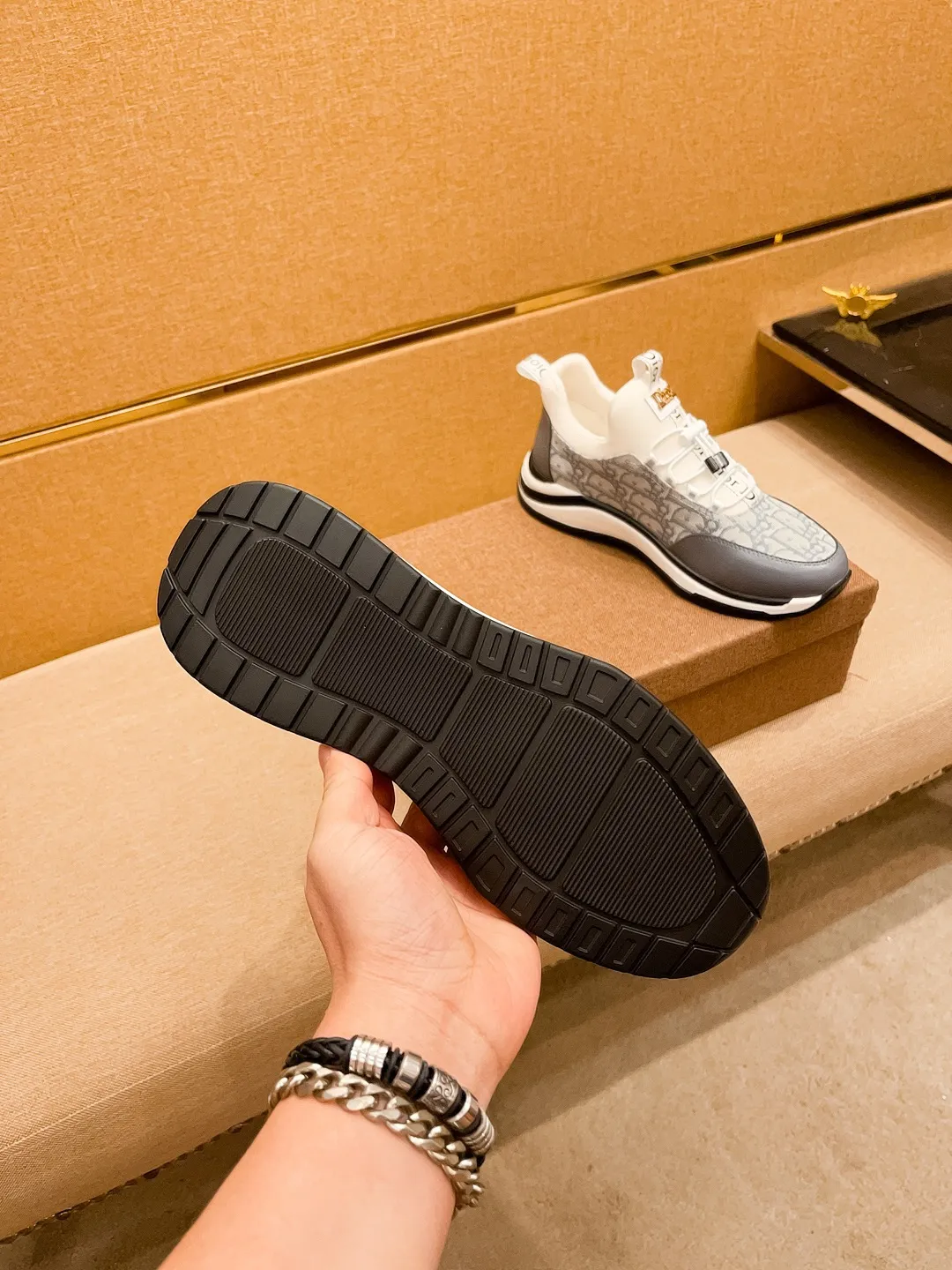Men's shoes💰 400💰🔥 [Dior] High-end men's shoes brand official website 1:1 latest masterpiece: the upper is made of Italian imported first-layer cowhide with a comfortable and breathable lining ➕original non-slip and wear-resistant outsole🔥, making walking more convenient and comfortable! An exclusive new model, a stunning work, a beautiful 1:1 replica [color] compared to the official quality! Create a fashionable personality to set off your uniqueness! A must-have for trendy men! Classic 🔥Size: 38-44 Color: 🔥 2⃣️colors available🔥